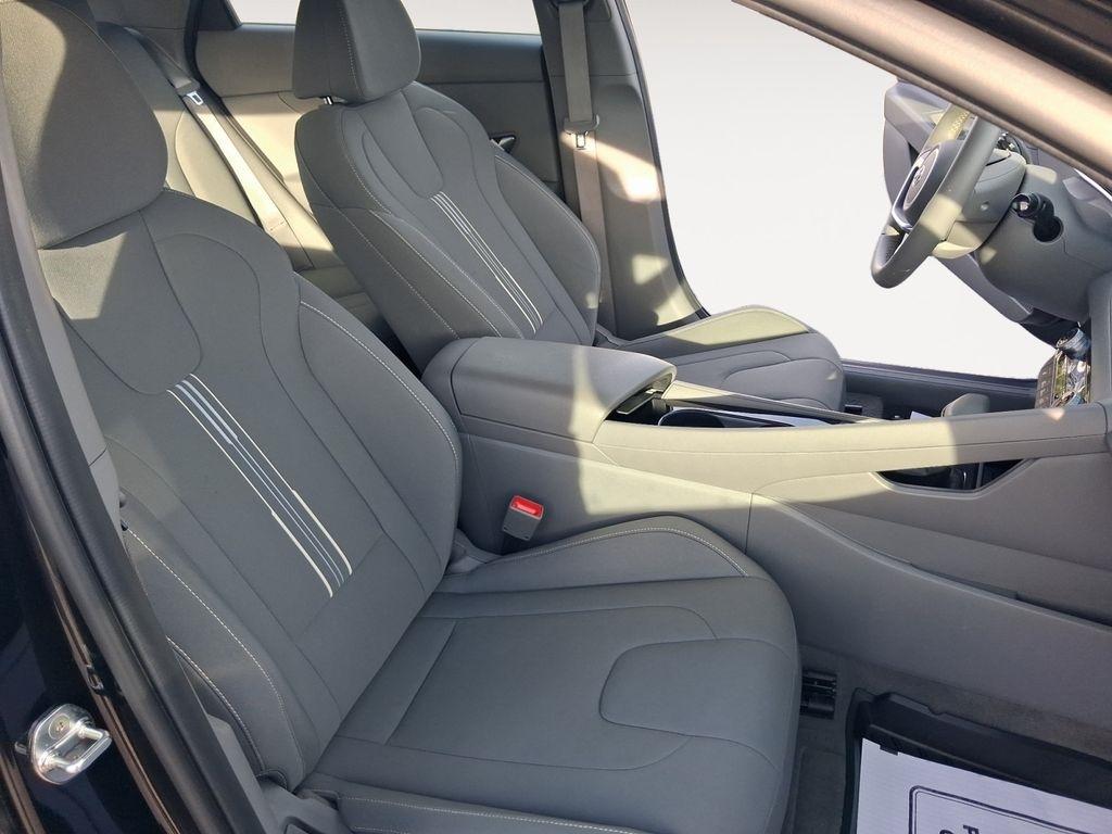 Hyundai Elantra  2023
