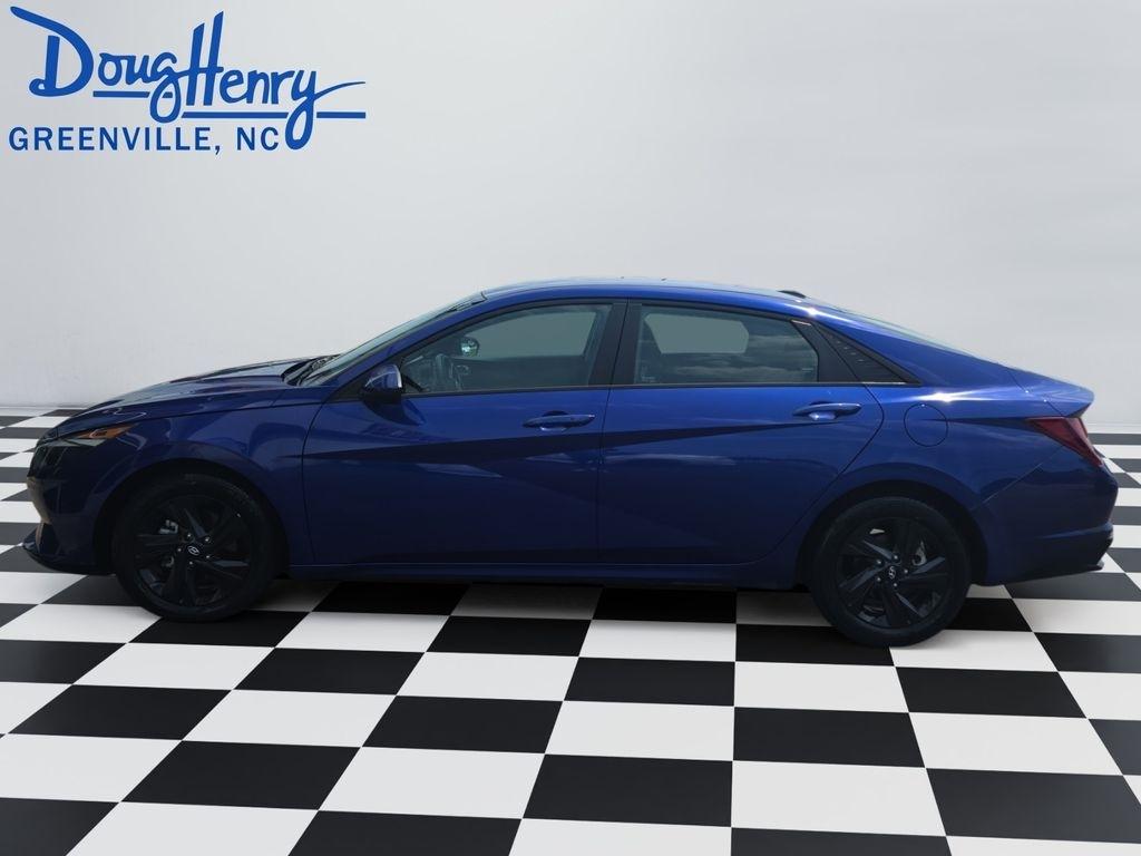 Hyundai Elantra  2021