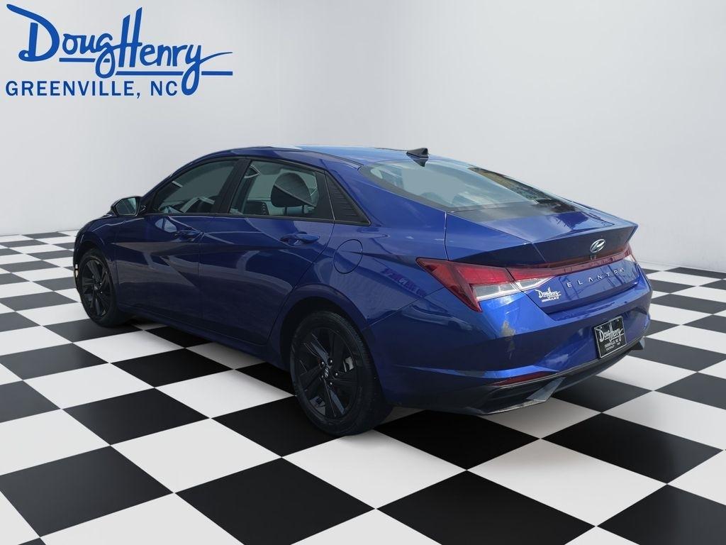 Hyundai Elantra  2021
