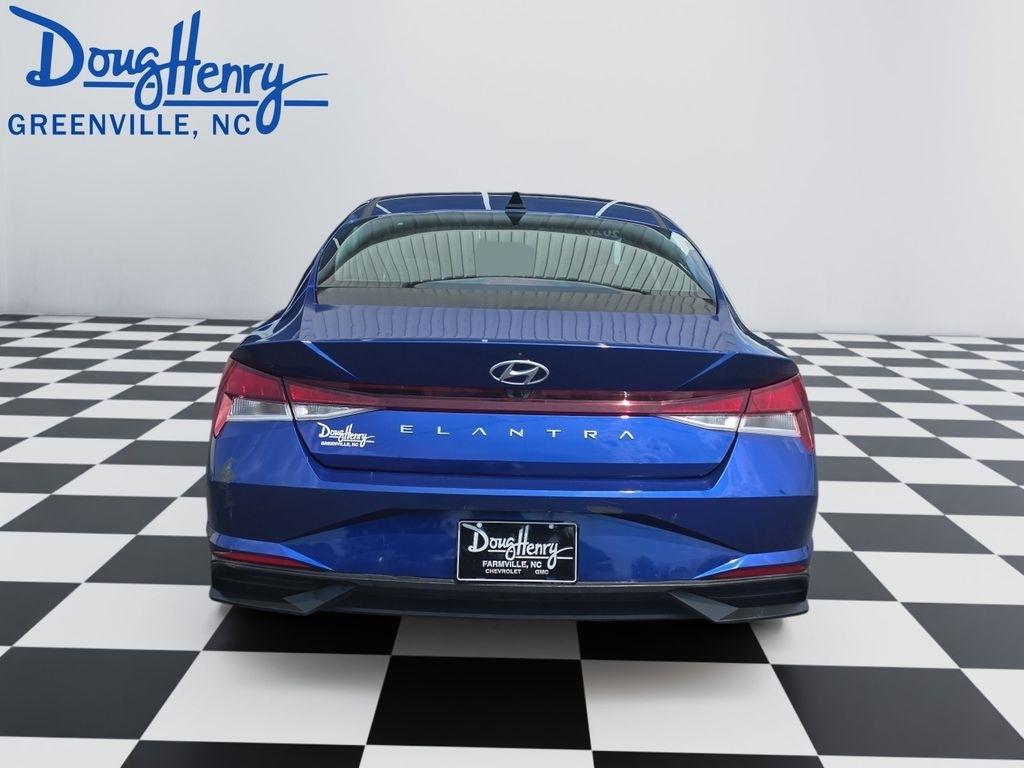 Hyundai Elantra  2021