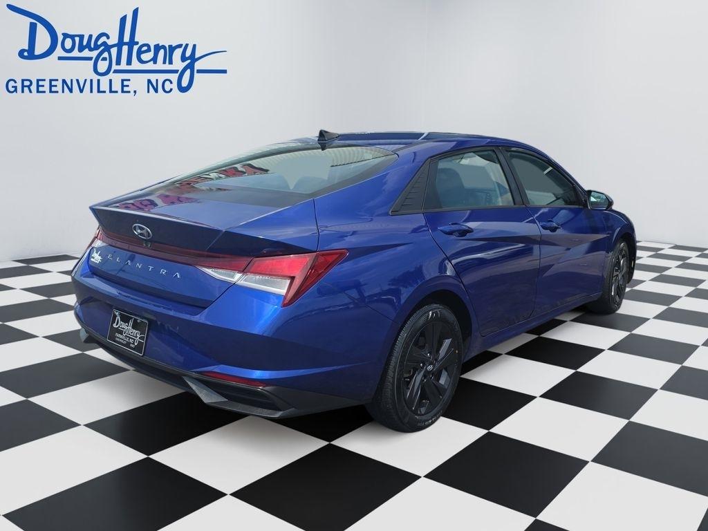 Hyundai Elantra  2021