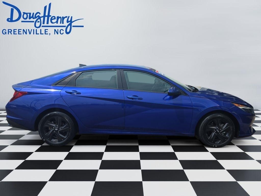 Hyundai Elantra  2021
