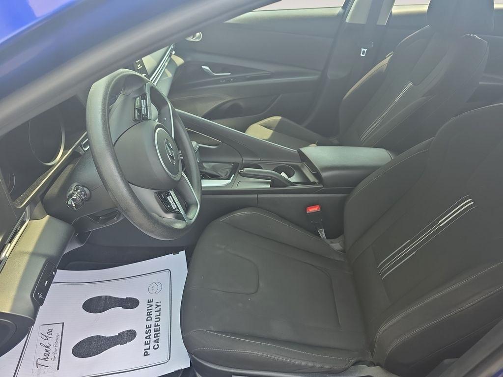Hyundai Elantra  2021
