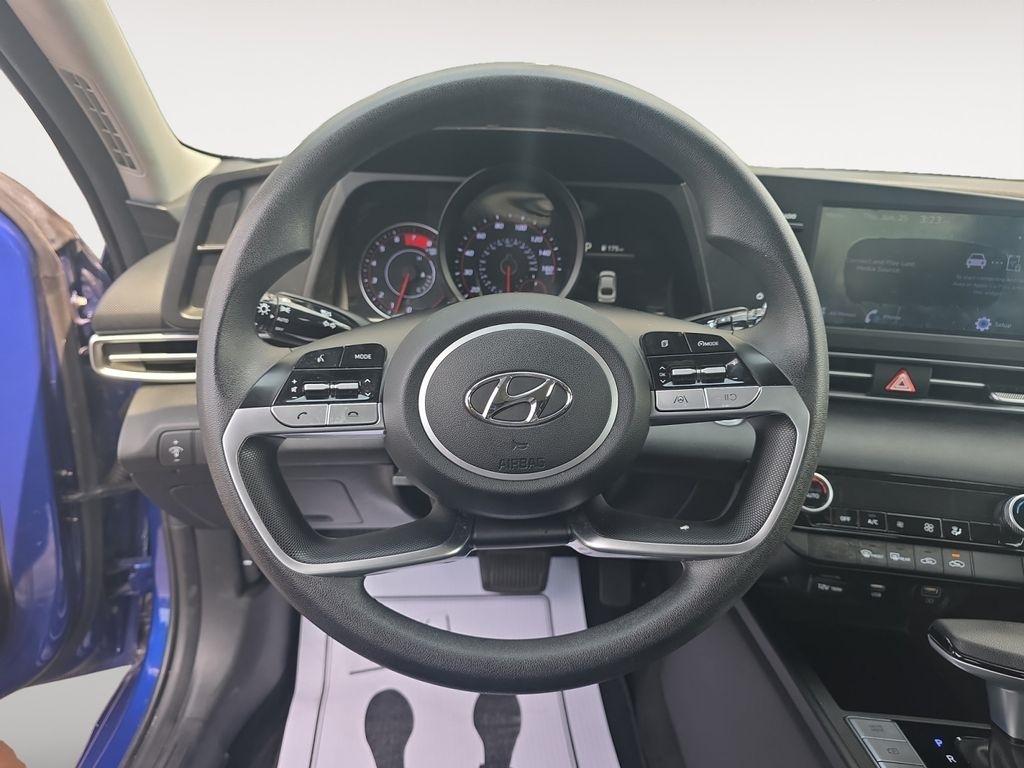 Hyundai Elantra  2021