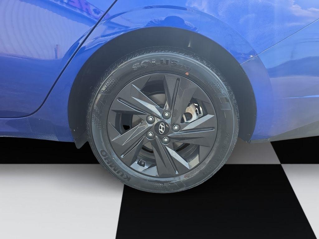 Hyundai Elantra  2021