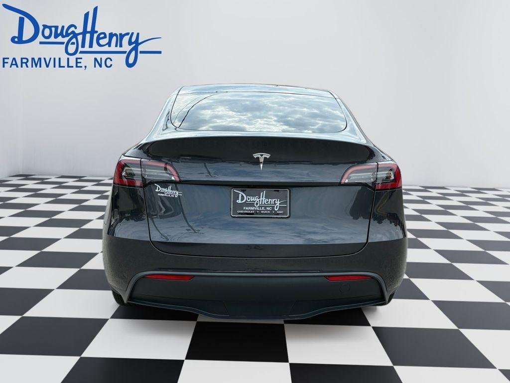 Tesla Model Y  2024