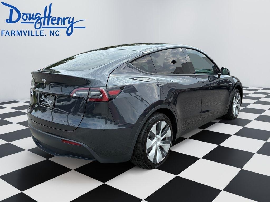 Tesla Model Y  2024