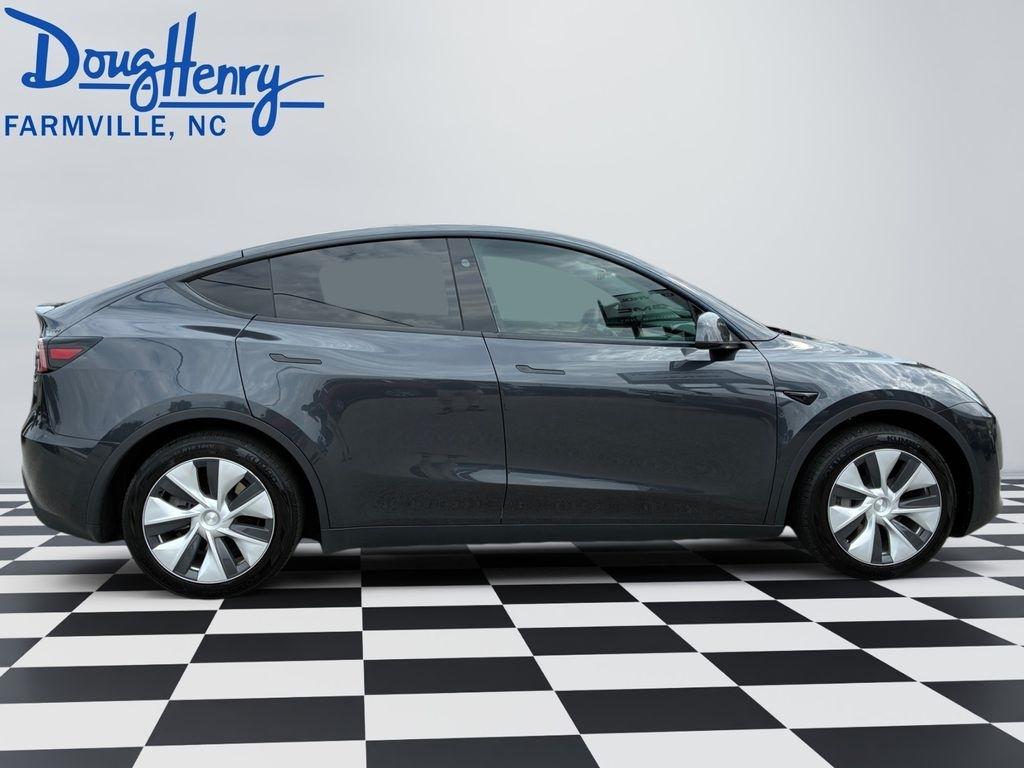 Tesla Model Y  2024