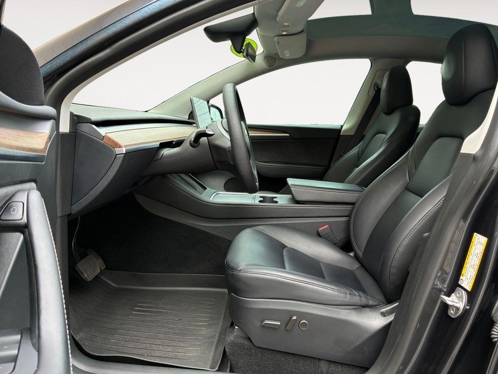Tesla Model Y  2024