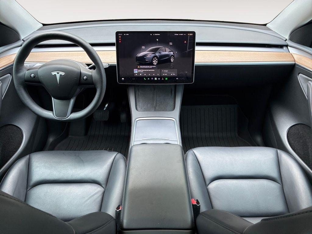 Tesla Model Y  2024