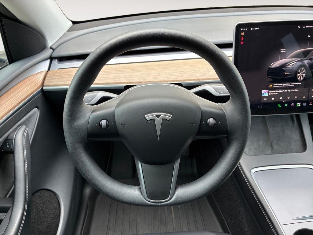 Tesla Model Y  2024