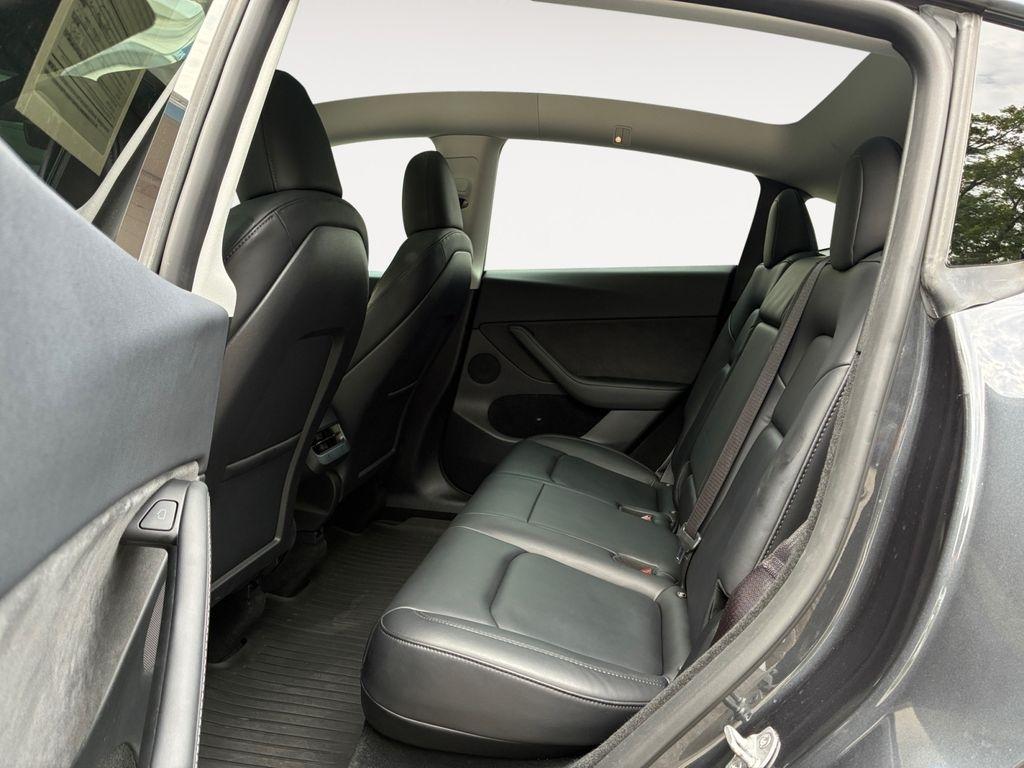 Tesla Model Y  2024