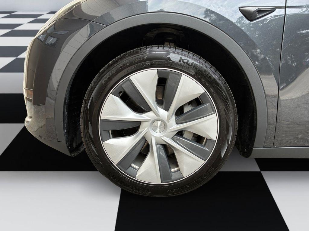 Tesla Model Y  2024