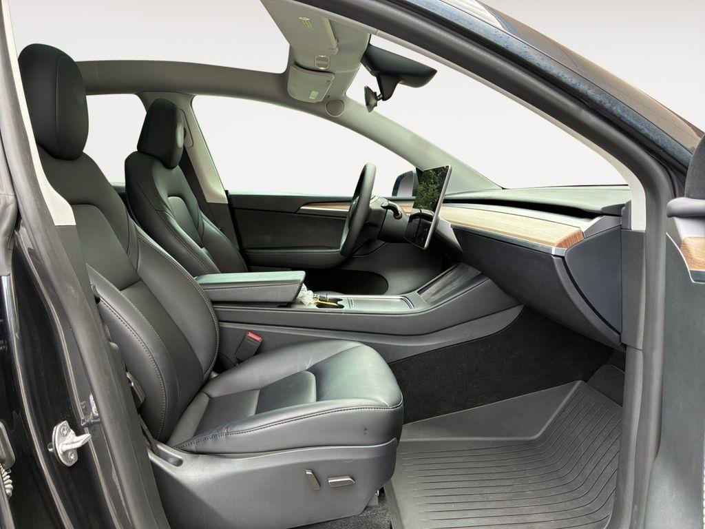 Tesla Model Y  2024