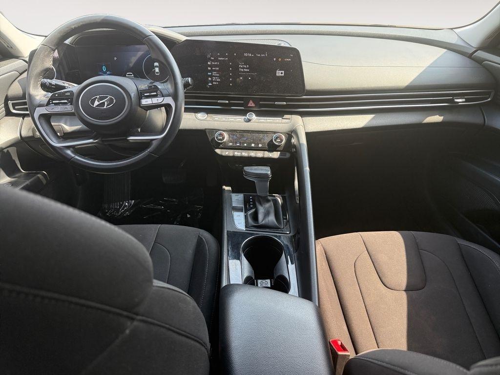 Hyundai Elantra  2023