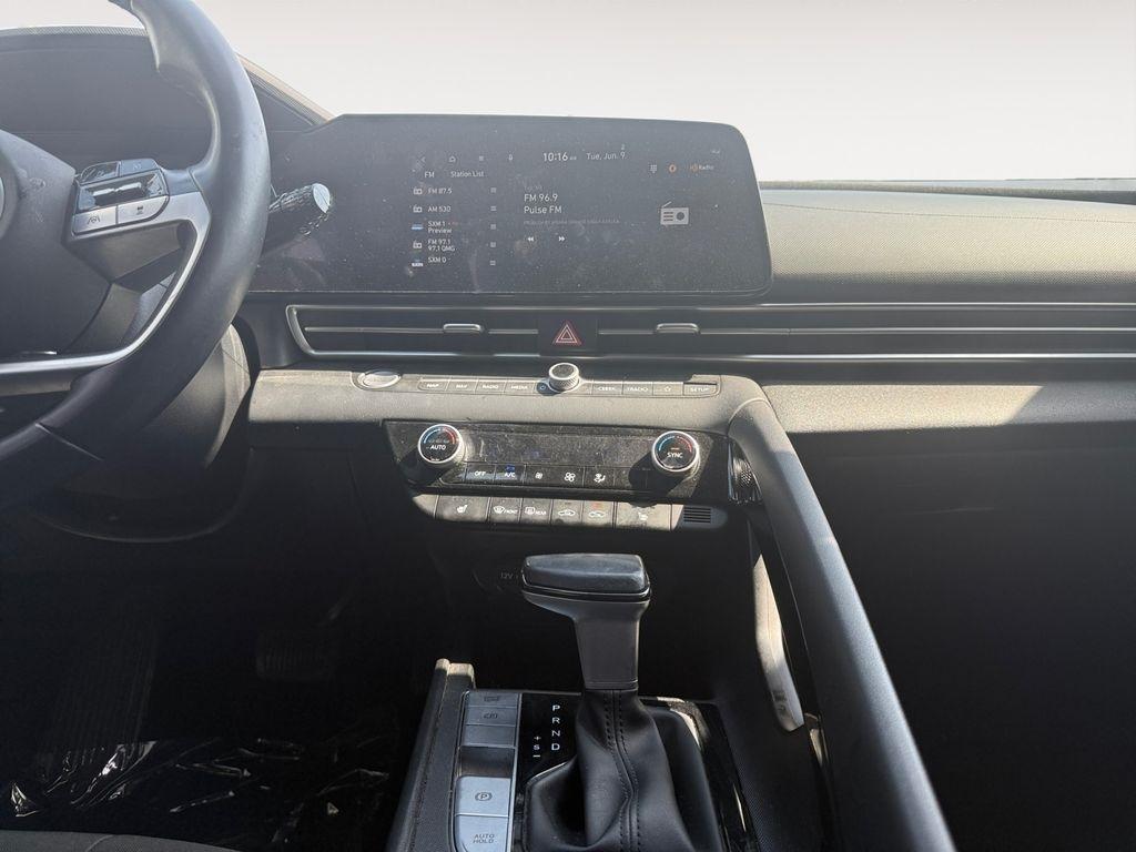 Hyundai Elantra  2023
