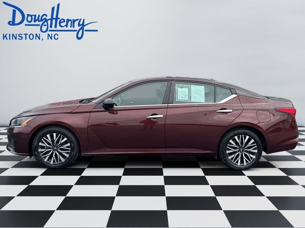 Nissan Altima  2024