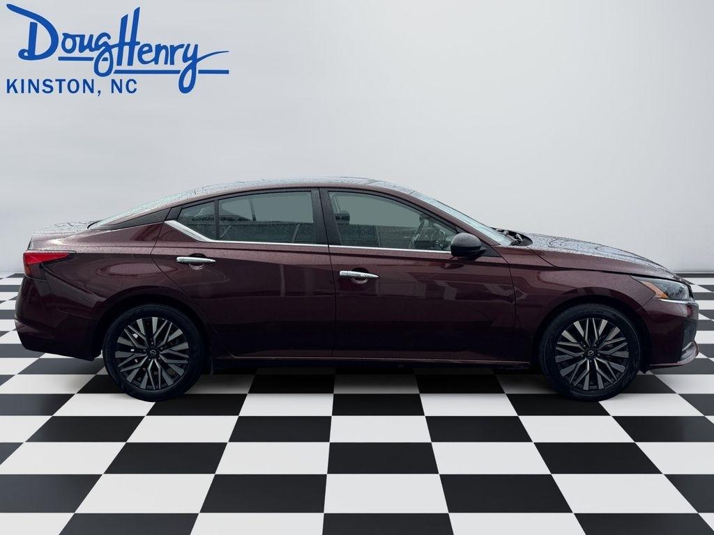 Nissan Altima  2024