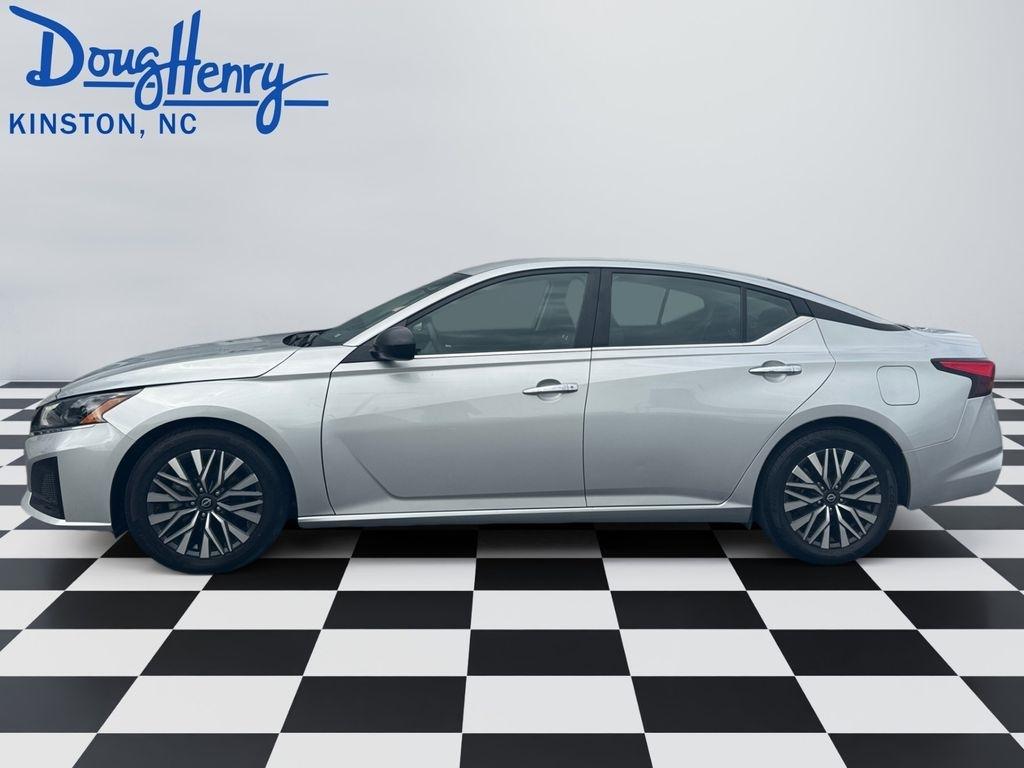 Nissan Altima  2024