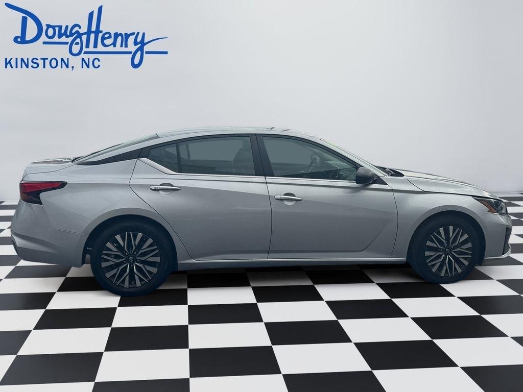 Nissan Altima  2024