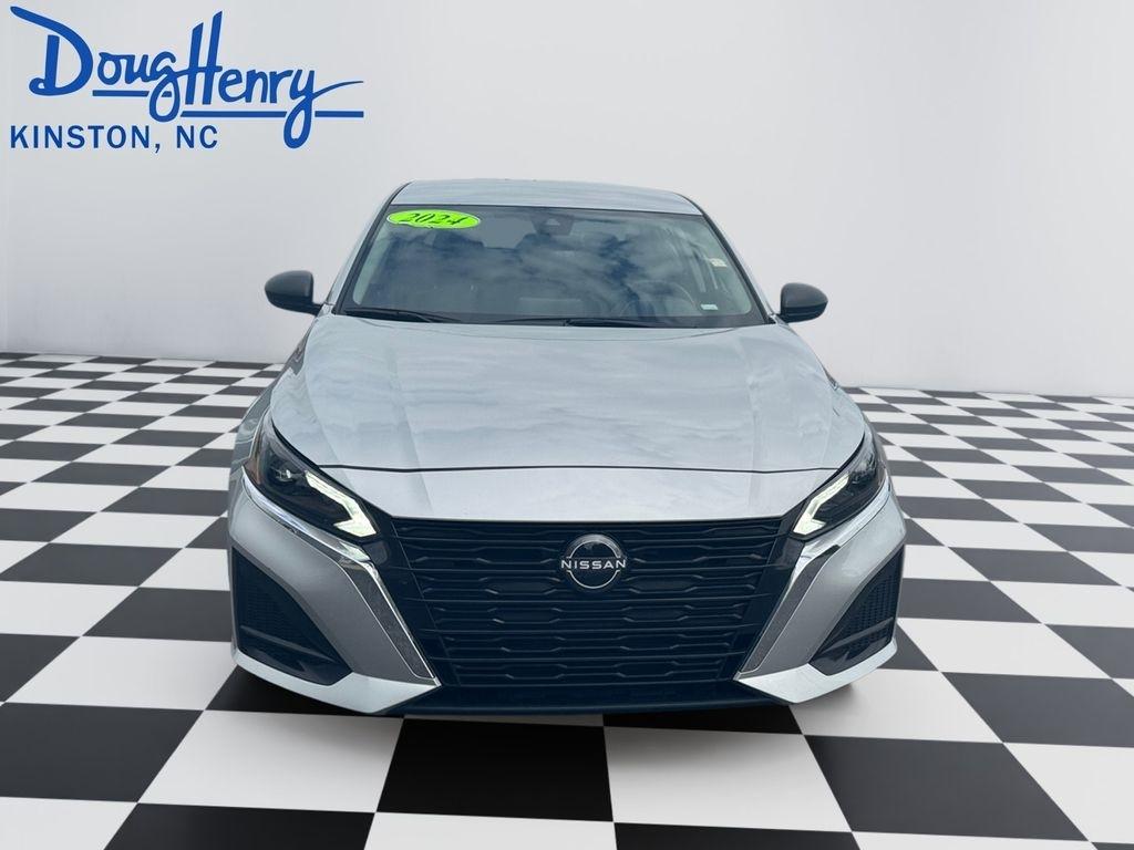Nissan Altima  2024