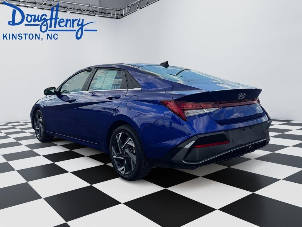Hyundai Elantra  2024