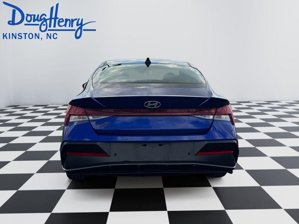 Hyundai Elantra  2024
