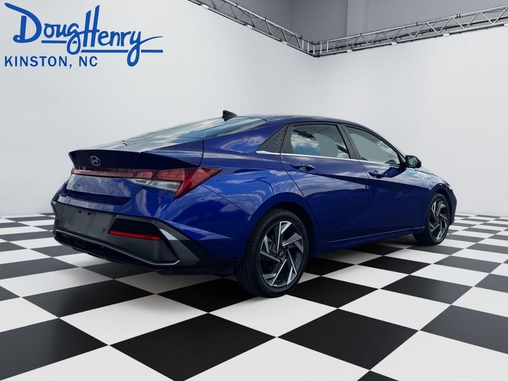 Hyundai Elantra  2024