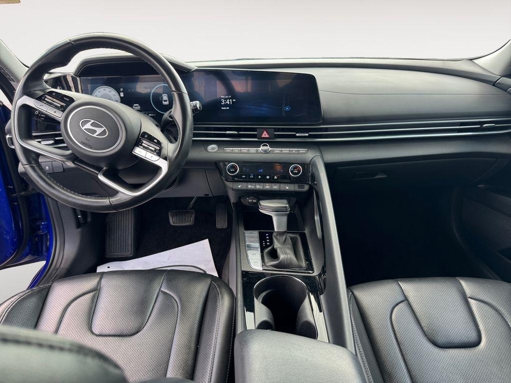 Hyundai Elantra  2024
