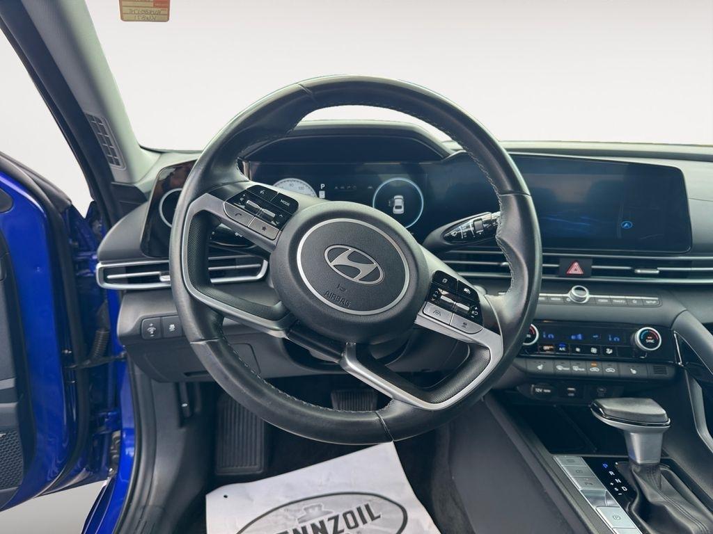 Hyundai Elantra  2024