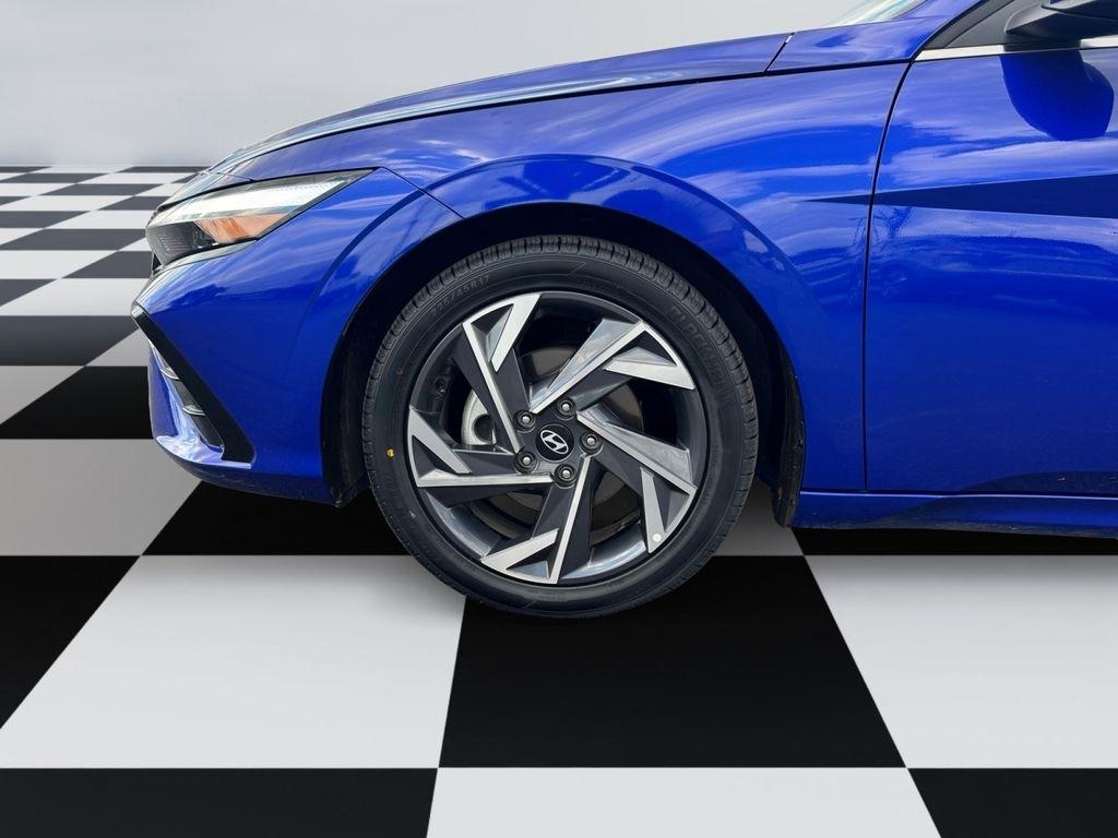 Hyundai Elantra  2024