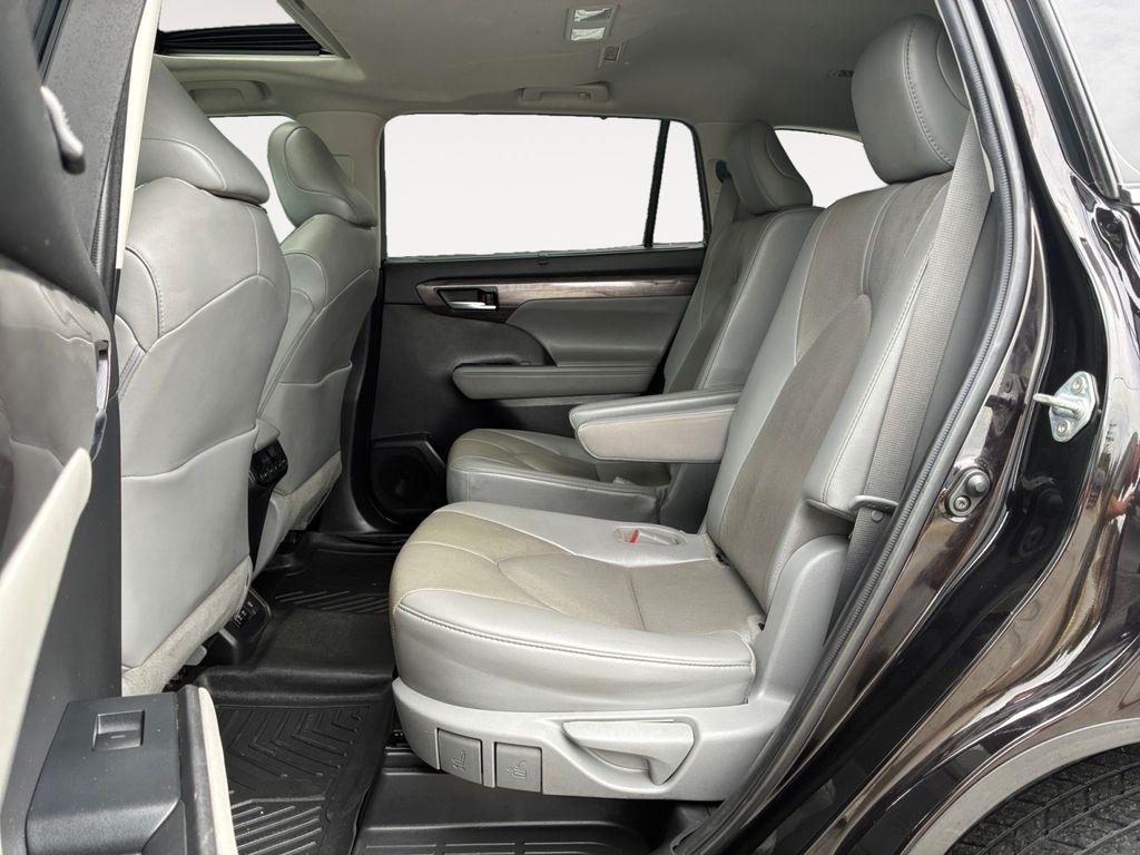 Toyota Highlander  2021
