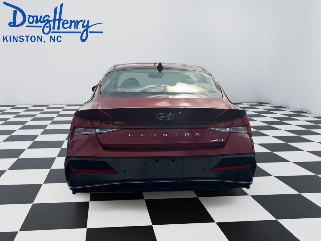 Hyundai Elantra  2024