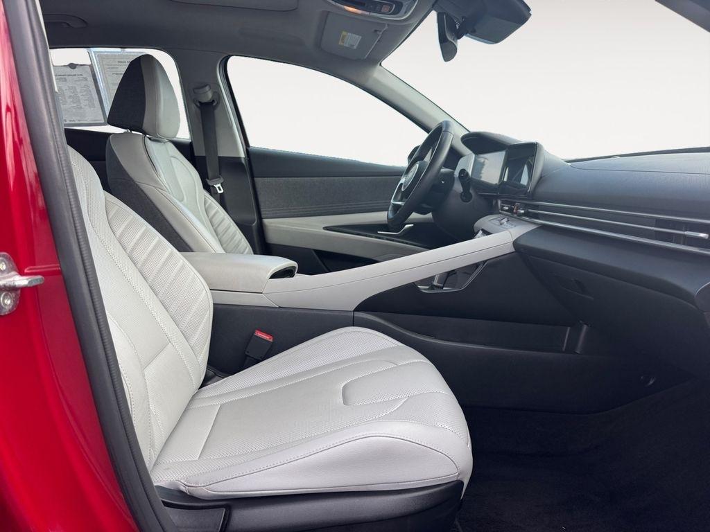 Hyundai Elantra  2024