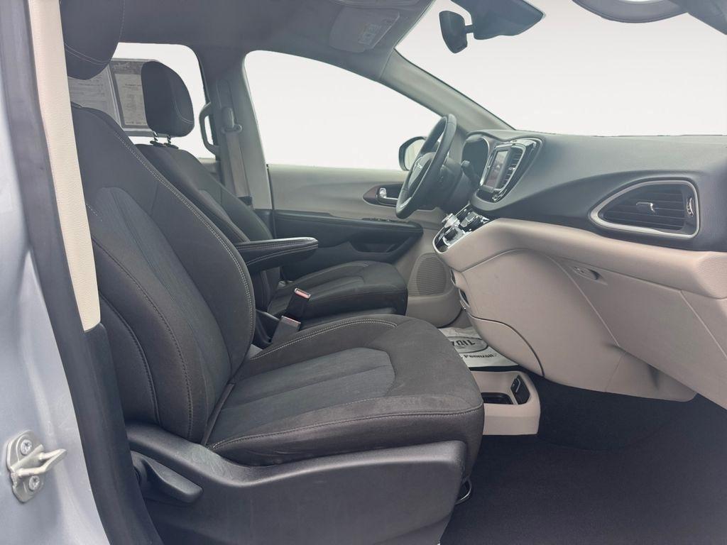 Chrysler Voyager  2023