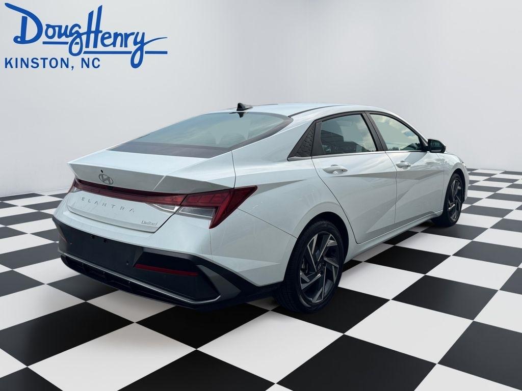 Hyundai Elantra  2024