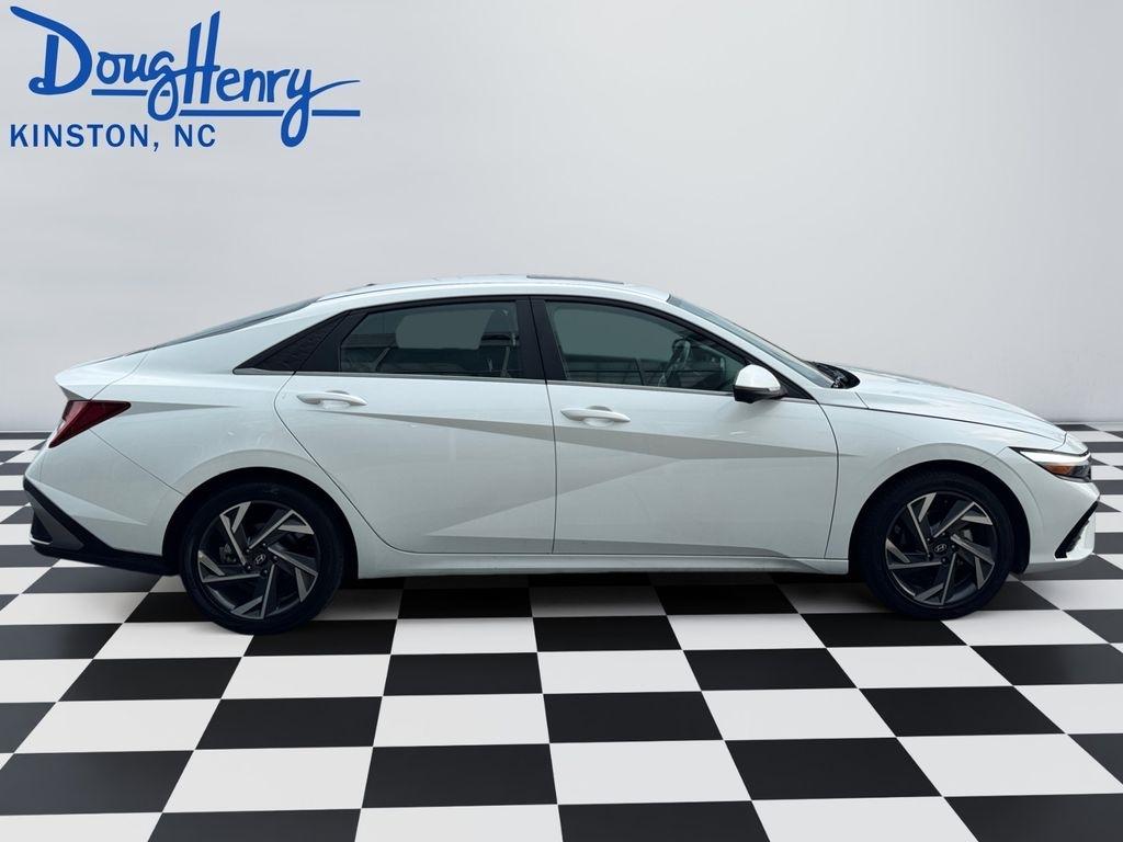 Hyundai Elantra  2024