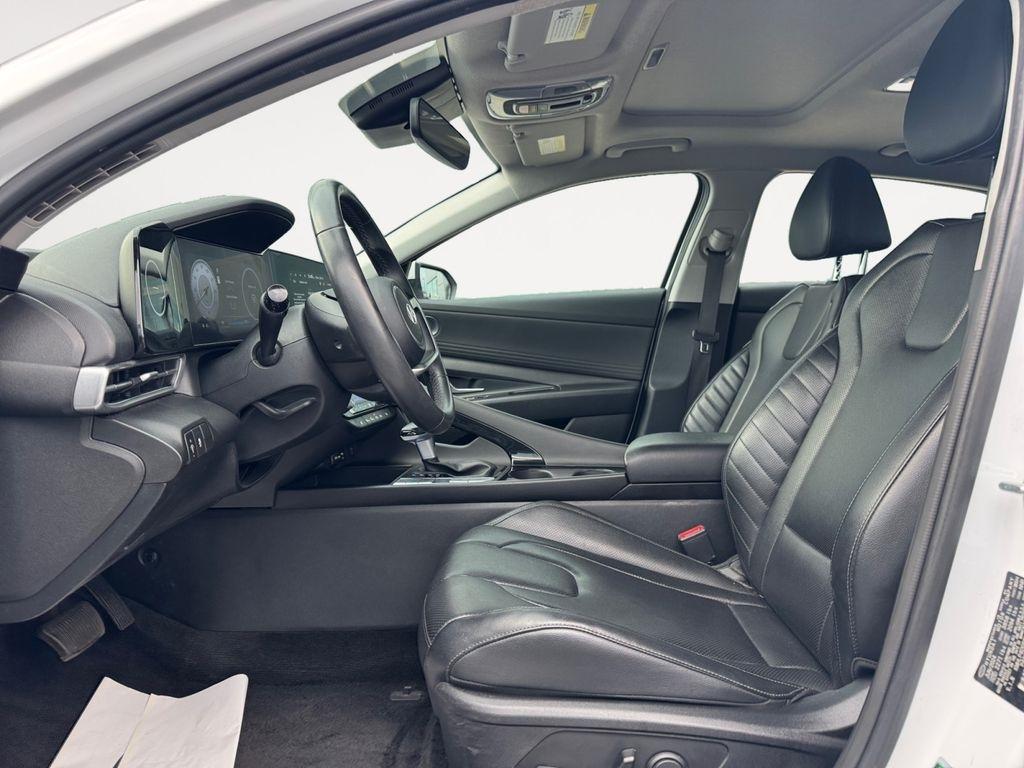 Hyundai Elantra  2024