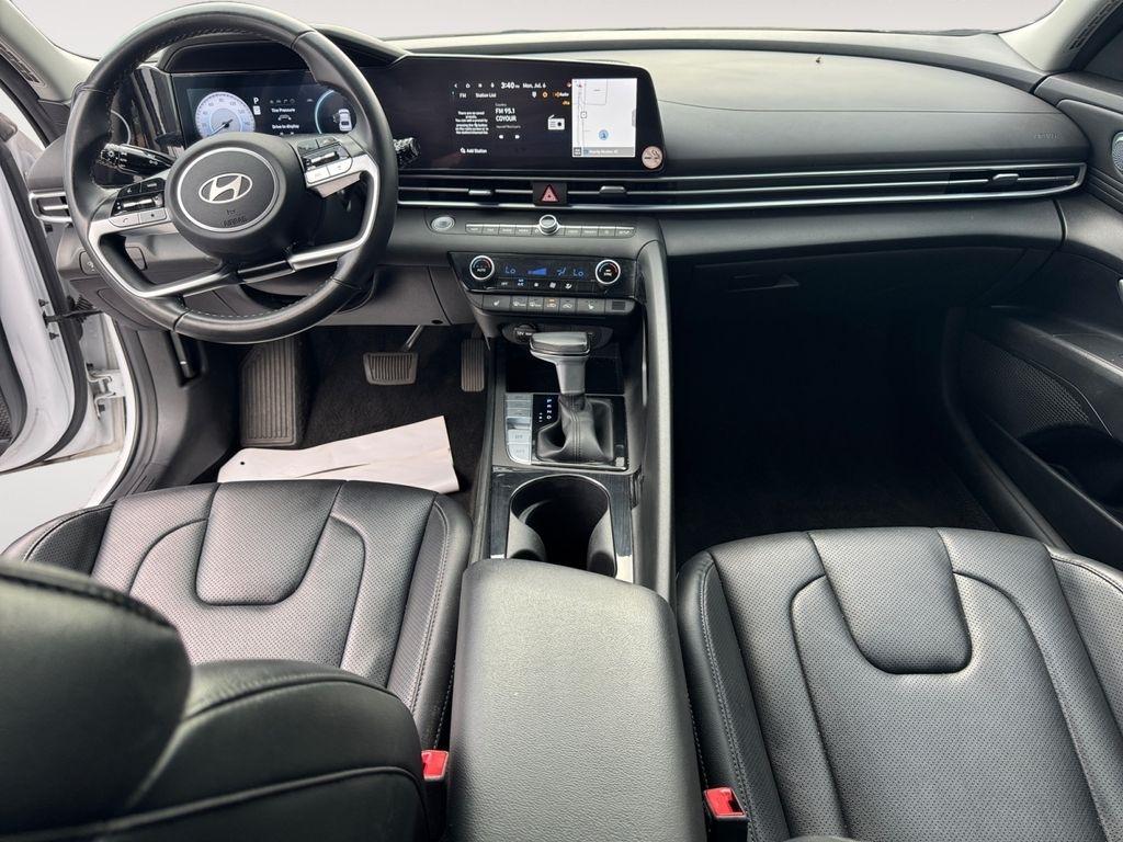 Hyundai Elantra  2024