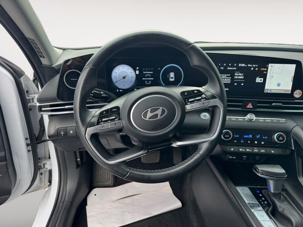 Hyundai Elantra  2024