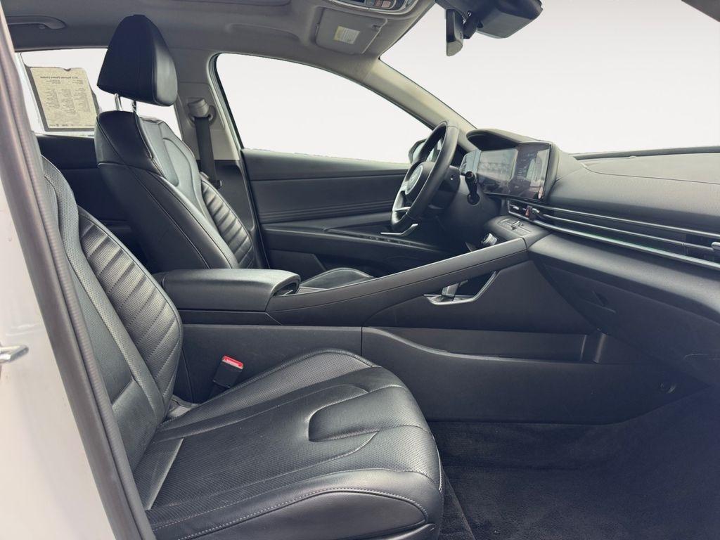 Hyundai Elantra  2024