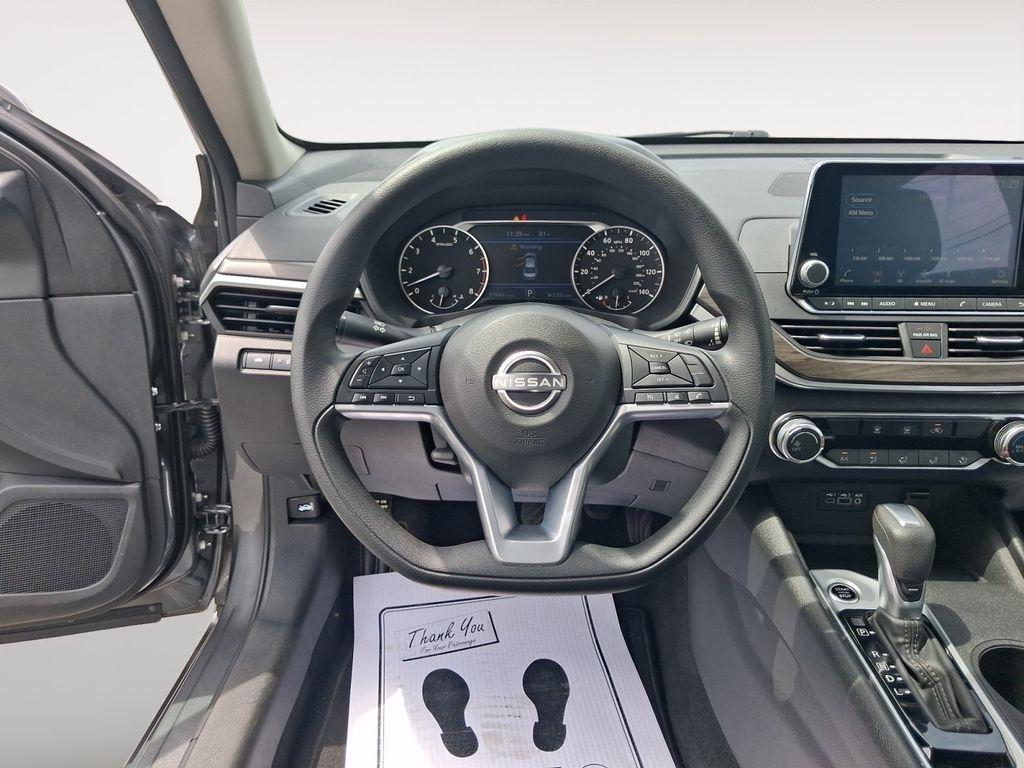 Nissan Altima  2025