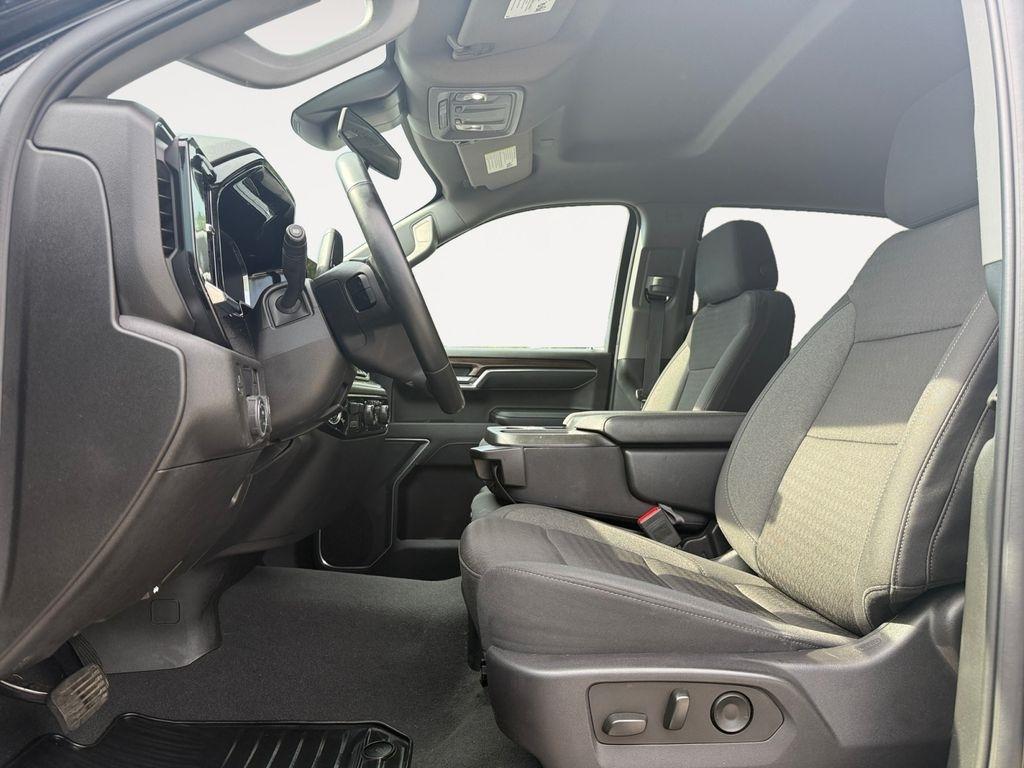 Chevrolet Silverado 1500  2025
