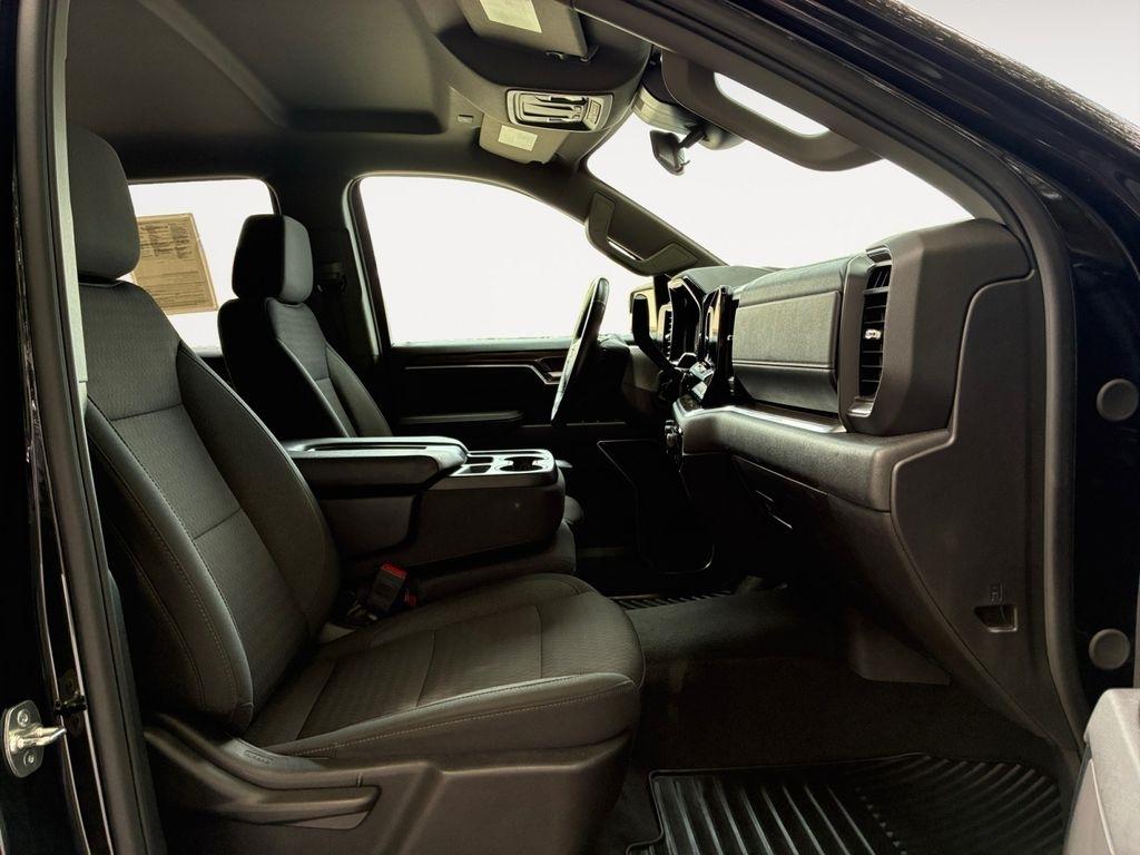 Chevrolet Silverado 1500  2025