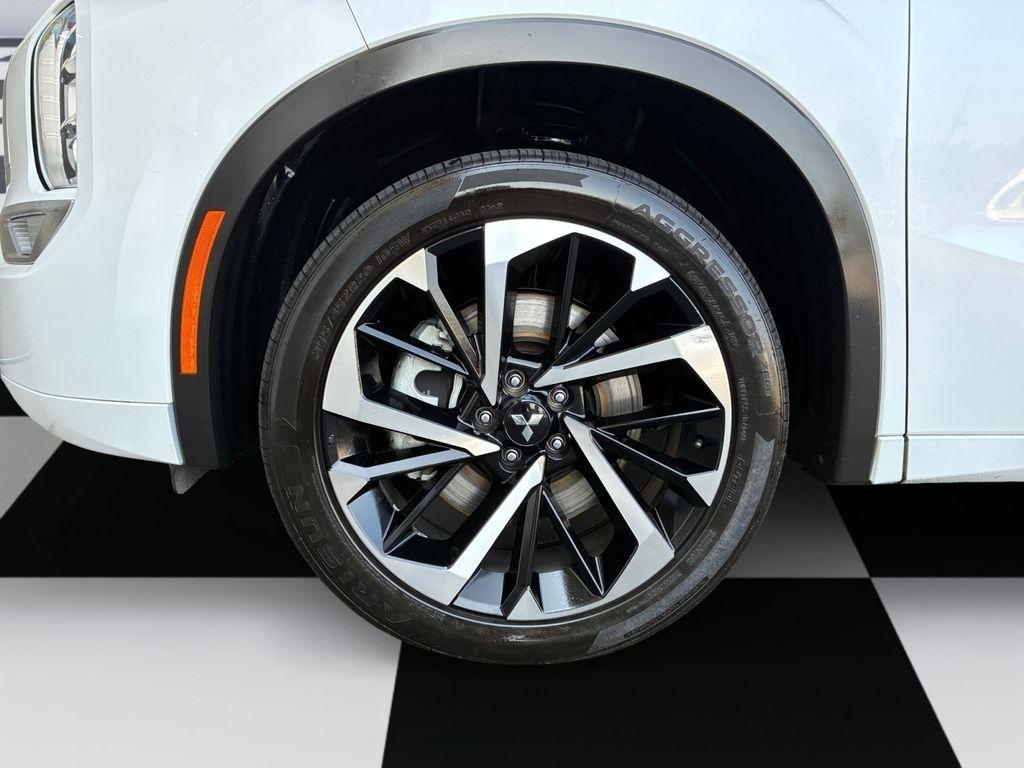 Mitsubishi Outlander  2022