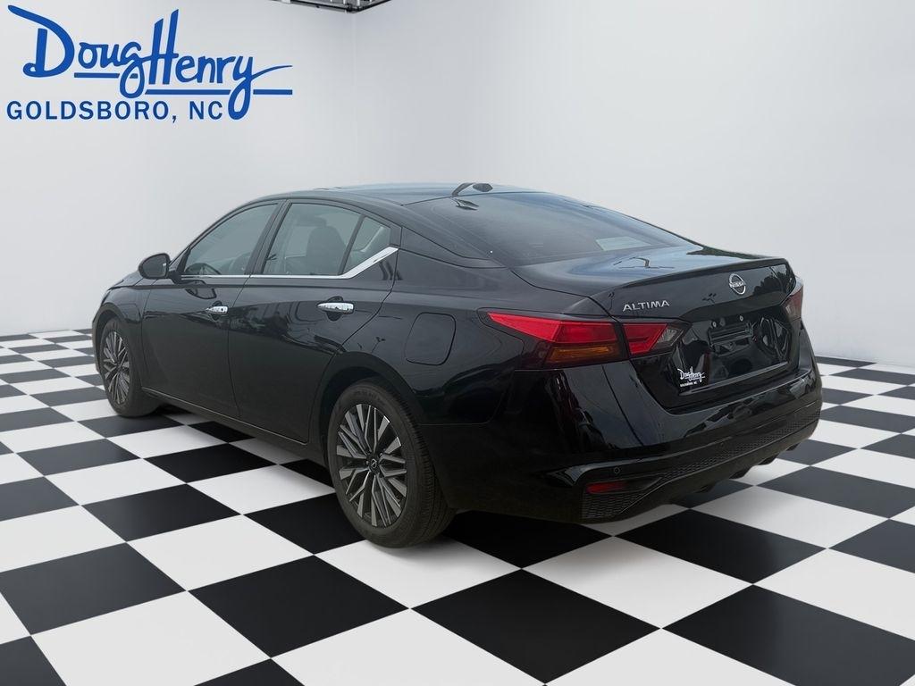 Nissan Altima  2025