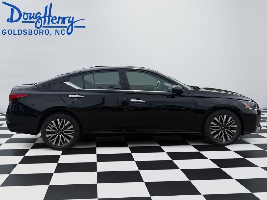 Nissan Altima  2025