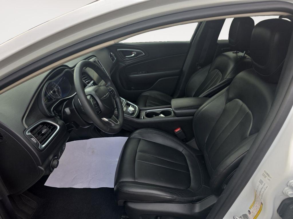 Chrysler 200  2017