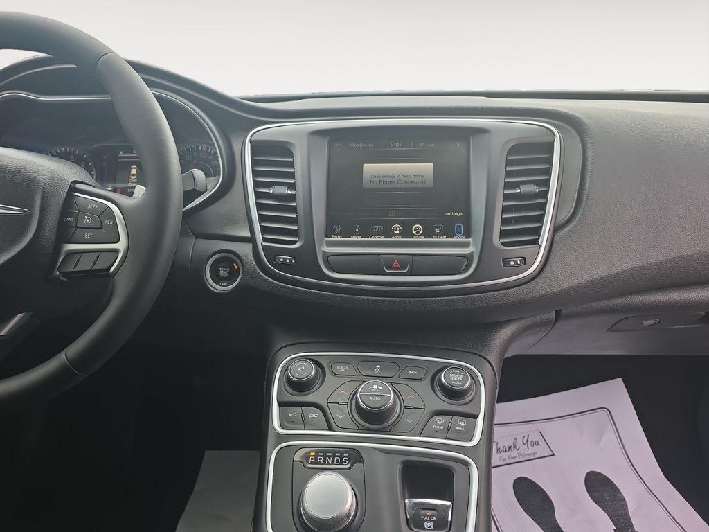 Chrysler 200  2017