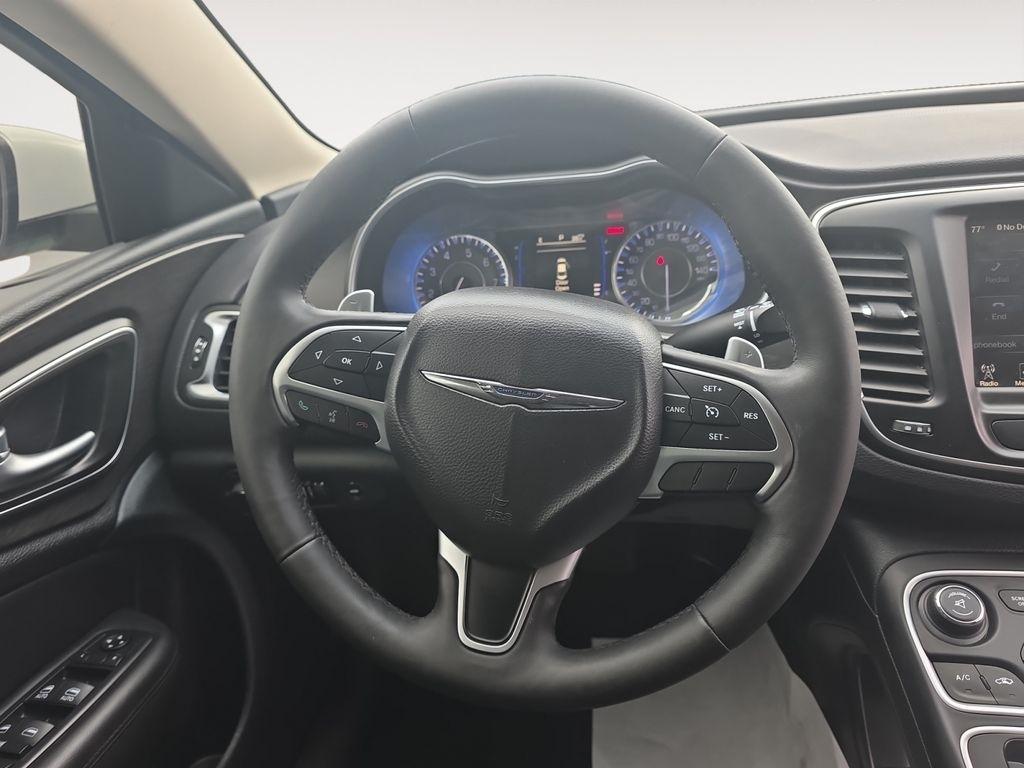 Chrysler 200  2017